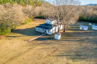 Image de White House in Waveland Retreat - Unique, Private and Peaceful\n