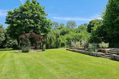 Image de Manoir de 22 couchages et 8 chambres. Piscine et jaccuzzi. Mer à proximité