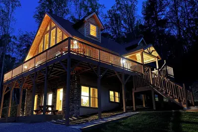 Image de New cabin with king size bedrooms, en suite bathrooms, smart Tv, decks & views.