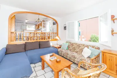 Image de Villa 'Nueva Ii' avec vue sur les montagnes, piscine partagée et Wi-Fi