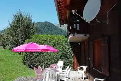 Image de Chalet '3 Etoiles - Le Pèlouêt' avec vue sur la montagne, terrasse privée et Wi-Fi