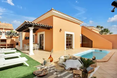 Image de Maison de vacances 'Villa Corralejo' avec piscine privée, terrasse privée et Wi-Fi