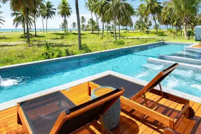 Image de Casa Beira-mar com 8 Suítes no Prestigiado Condomínio Iberostar - Praia do Forte