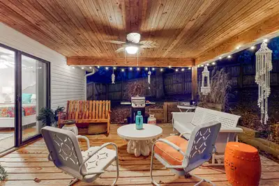 Image de Dog-friendly historic retreat with large deck, grill & yard - near lakes & parks