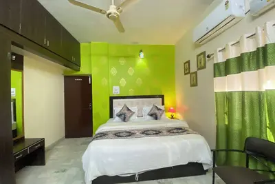 Image de Luxurious 5 Bhk Villa with Garden Oasis on the Majestic Mount Abu.