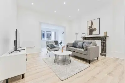 Image de Convenient 1 Bed Apartment in Cheltenham Centre