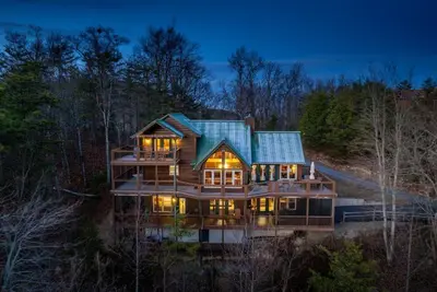 Image de 4 Br 4 Ba Lodge W\/ Views, Pool Access, Game Room, Fire Pit, Fishing Ponds!