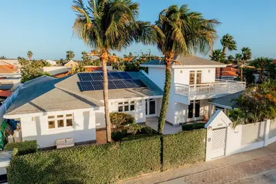 Image de Bohemian Villa - 5 Minutes Walking From the Beach - Pool