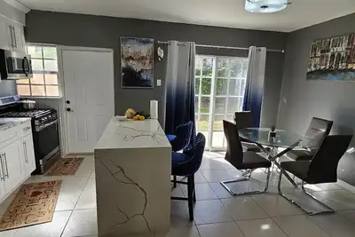 Image de Cozy 2-bedroom townhome w/ WiFi, Ac in a gated area & 5 min from Ocj - Airport