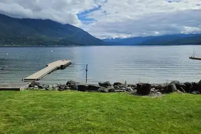 Image de Lake House Retreat - Waterfront!