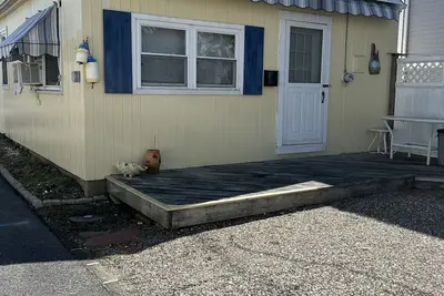 Image de Cozy Ocean Beach Surf Club Unit 1 bungalow with vintage charm!