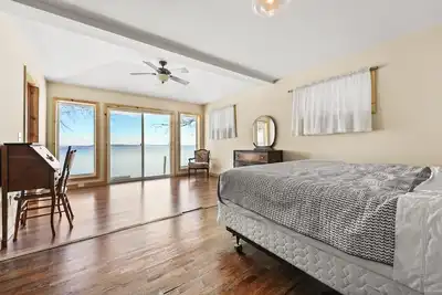 Image de Grand Traverse Bay Private Beachfront, 10 min to Traverse City, 30 min to Dunes