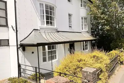 Image de Entire Redhill Apartment hosted by Pius