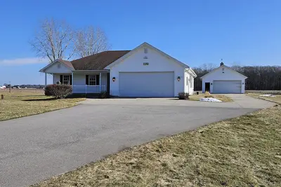 Image de 3 bedroom, 2. 5 bath home, with 2 car garage, minutes from Frankenmuth.