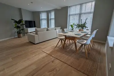 Image de Newly renovated - vacation apartment - City Beach House