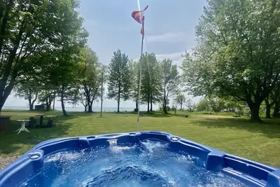 Image de Secluded Lakeview w\/ Hot Tub & Volleyball