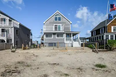 Image de Striking Beachfront Listing Right On Wells Beach-Oceanfront Patio & Bedroom Deck