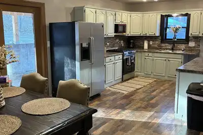 Image de Cowtown at Piney River Ranch; Charming Farm House in Houston, Mo