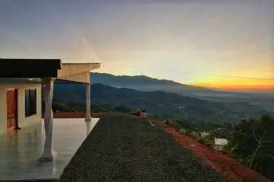 Image de A single-family home w/ a serene view. Nonsmoking and pet-friendly environment.