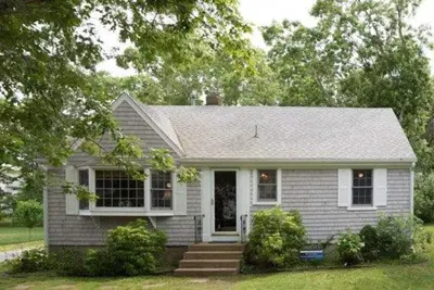 Image de 5-min Walk to Beach - Classic Cape Cottage w/ Outdoor Shower and Back Deck
