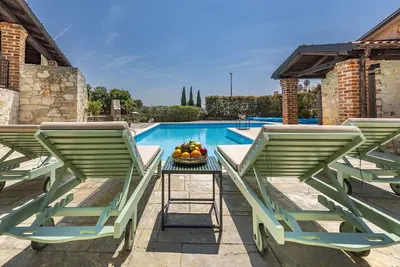 Image de Villa Ă Sveti LovreÄŤ PazenatiÄŤki avec 4 chambres Ă coucher, 10 couchages