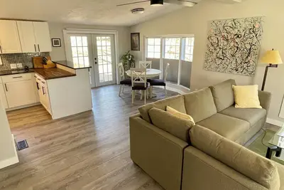 Image de Nicely Appointed North Side Charlevoix Home