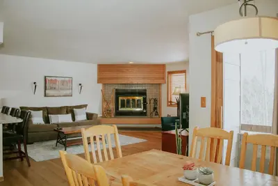 Image de Just Listed! Mountain views, 5 min walk to lifts, 2-bedroom condo in Keystone