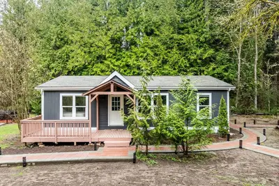 Brand New Home On 4 Acres With Private Hot Tub