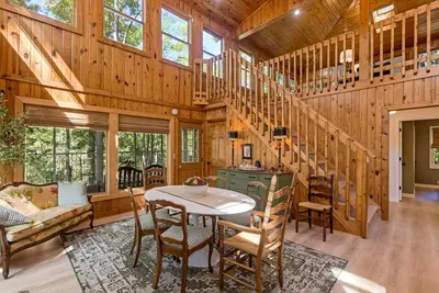 Image de Lakeside 3 Br Retreat - Huge Decks, 1 mile from Hurricane Marina & Beach