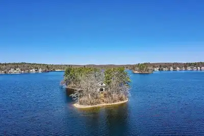 Image de Private Island Retreat on Lake Pearl