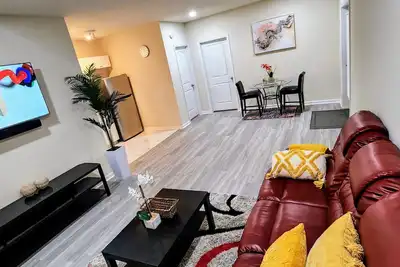 Image de Charming & cozi Basement in a Family-Friendly Lanham Neighborhood, Md. \n\n