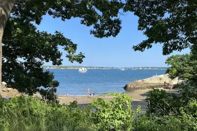 Image de 5 minute walk to Beach, Stage Fort Park, and Gloucester Promenade!