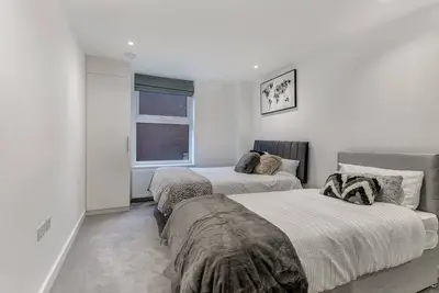 Image de Central 1-Bed Apartment in Slough Sleeps 3!