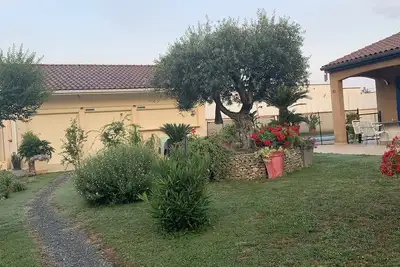 Image de Maison de vacances piscine partagée parking privé et sécurisé grand espaces