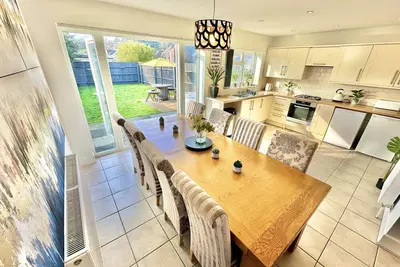 Image de Large Four Bedroom - With Hot Tub and Parking - Sleeps 8