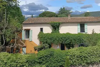 Image de Maison familiale rénovée, au bord de l’Hérault. Grandes pièces à vivre.