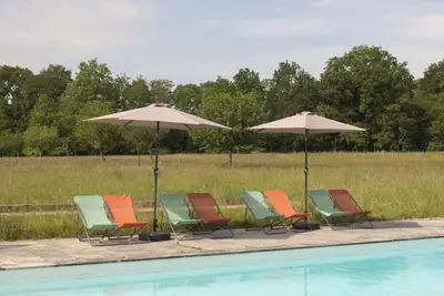 Image de 7 Bedroom Private vacation home in Poigny-la-ForĂÂȘt