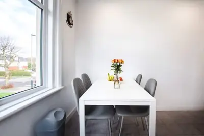 Image de A cozy 2 bed flat in Swindon.