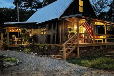 Image de Flat Creek Cabin at Riverbend Farm in Evening Shade Arkansas