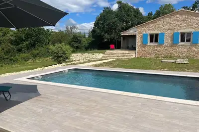Image de Villa Spacieuse avec Piscine, 3 chambres, proche Ardèche, Grotte Aven d'Orgnac. .