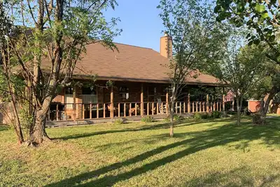 Image de The Live Oak Home: private area with song birds, wildlife and bright stars.