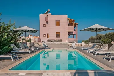 Villa Aris, a serene Villa with 3BRs, with private outdoor Pool & Bbq area.