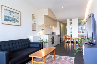 New to Vrbo: City apartment with Mountain views - Nishi