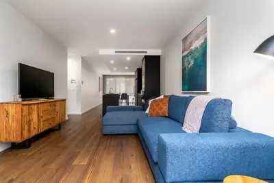 Image de New to Vrbo: Contemporary Tri-Level Apt in a Prime Central Spot
