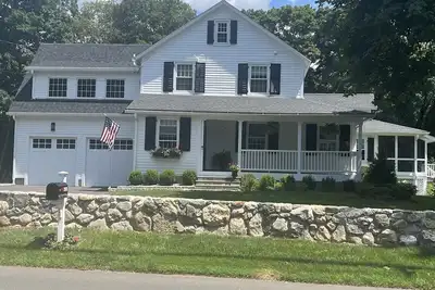Image de Spacious, modern country farmhouse.