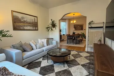 Image de Large 3br /2ba Duplex• King • Parking