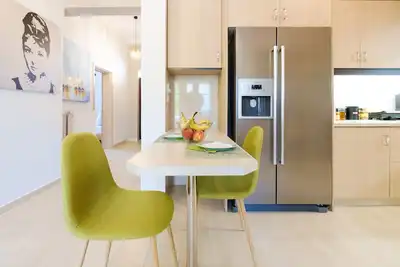 Image de Stylish & Spacious Home, with Terrace & Parking