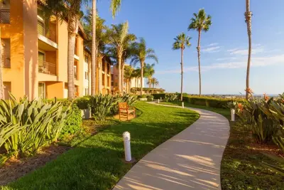 Image de Flower fields & ocean views in Carlsbad, Ca! Walking distance to Legoland!