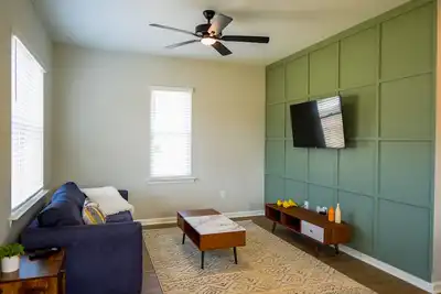 Image de New! Duke~Mid Century Cottage~King Bed