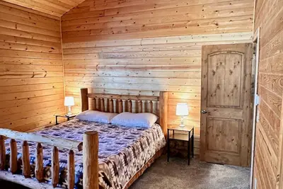 Image de Cozy 2-bedroom cabin with Ac and WiFi in Tonto National Forest.